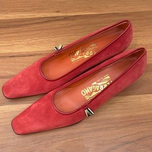 Vintage SALVATORE FERRAGAMO DQ80559 Red Suede Leather Low Heel Pumps Size 6 4A